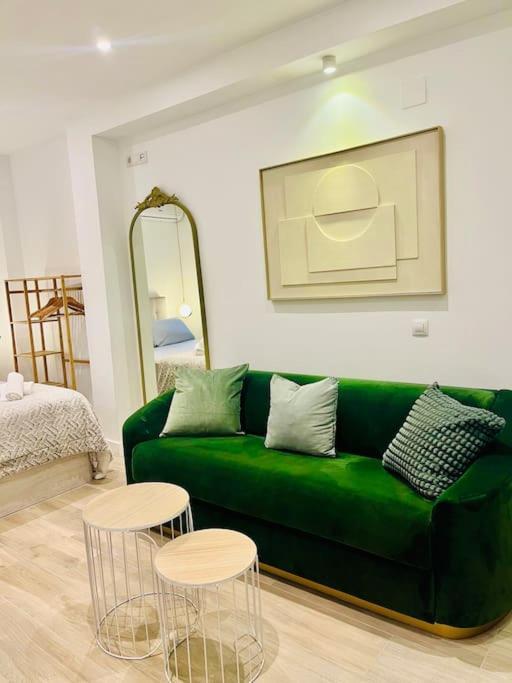 شقة New Luxurious Studio With Patio/Center مالقة المظهر الخارجي الصورة