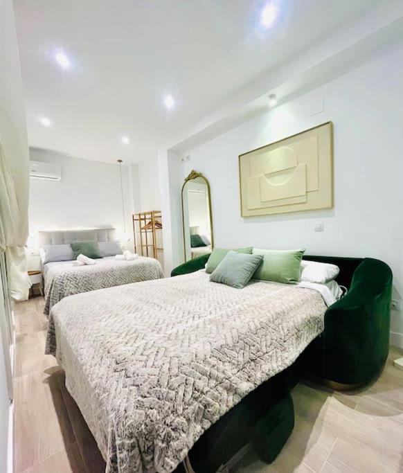 شقة New Luxurious Studio With Patio/Center مالقة المظهر الخارجي الصورة
