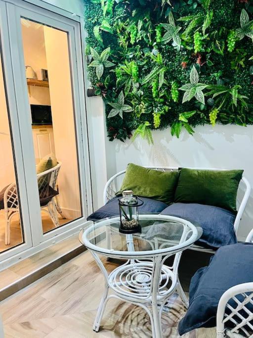 شقة New Luxurious Studio With Patio/Center مالقة المظهر الخارجي الصورة