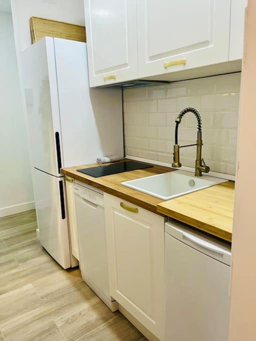 شقة New Luxurious Studio With Patio/Center مالقة المظهر الخارجي الصورة