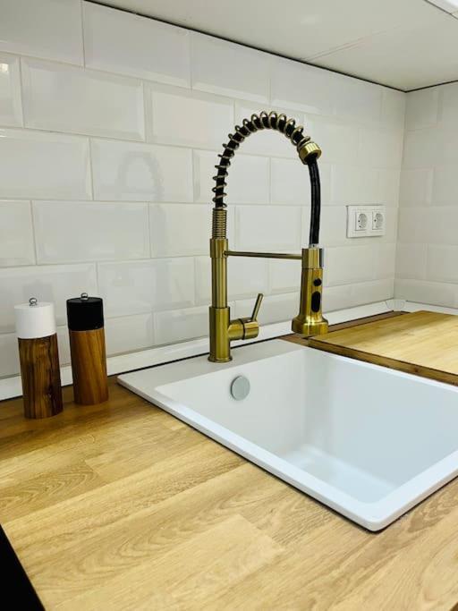 شقة New Luxurious Studio With Patio/Center مالقة المظهر الخارجي الصورة