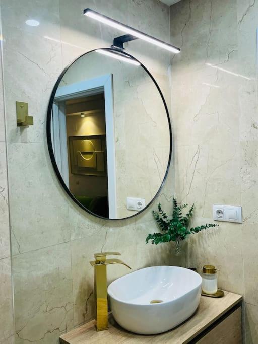 شقة New Luxurious Studio With Patio/Center مالقة المظهر الخارجي الصورة